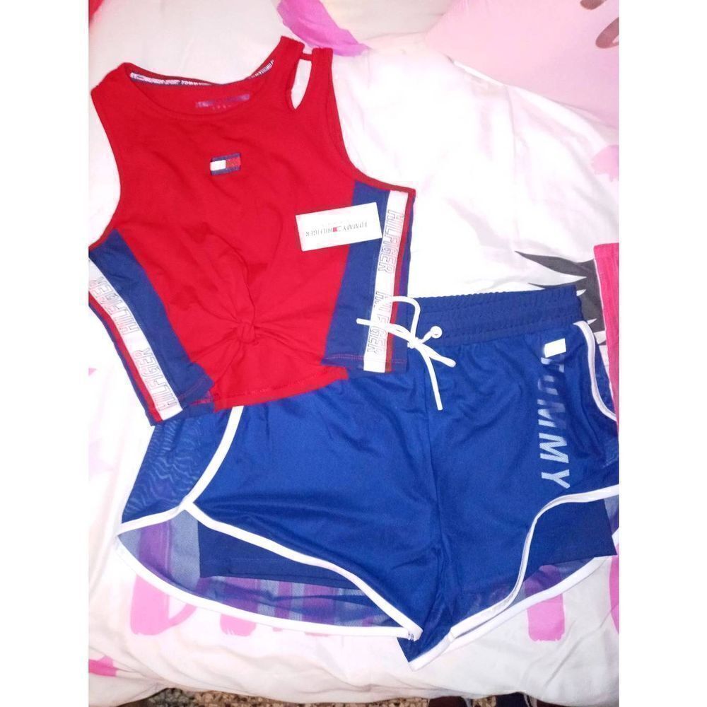 NWOT Tommy Hilfiger crop-Top 